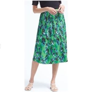 Banana Republic Tropical Pattern pleated skirt